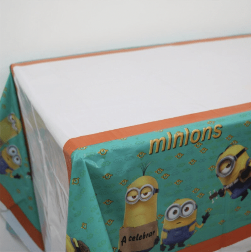 Парти покривка Миньони (Minions) - 108 x 180 см