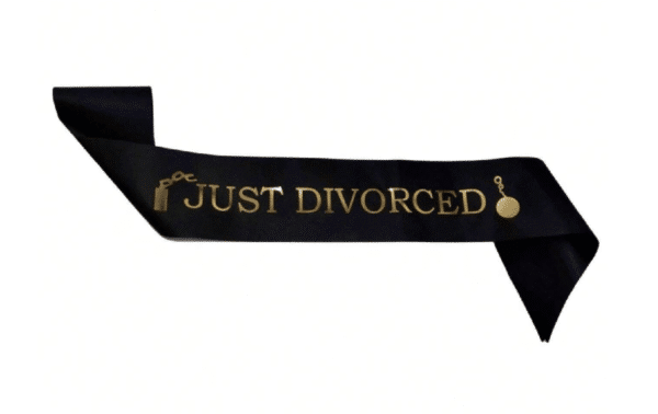 Парти лента „Just Divorced“ – 10×160 см черна