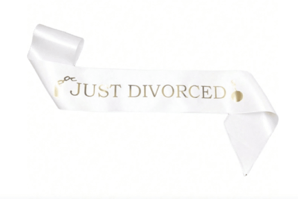 Парти лента „Just Divorced“ – 10×160 см бяла