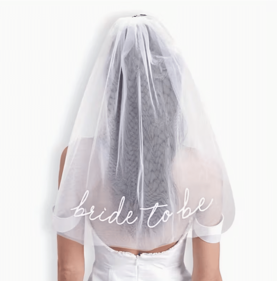 Класическо бяло було с гребен „bride to be“