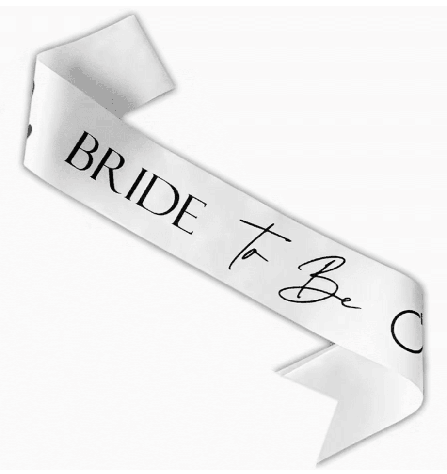 Бяла сатенена лента "Bride To Be" със сърца и пръстен