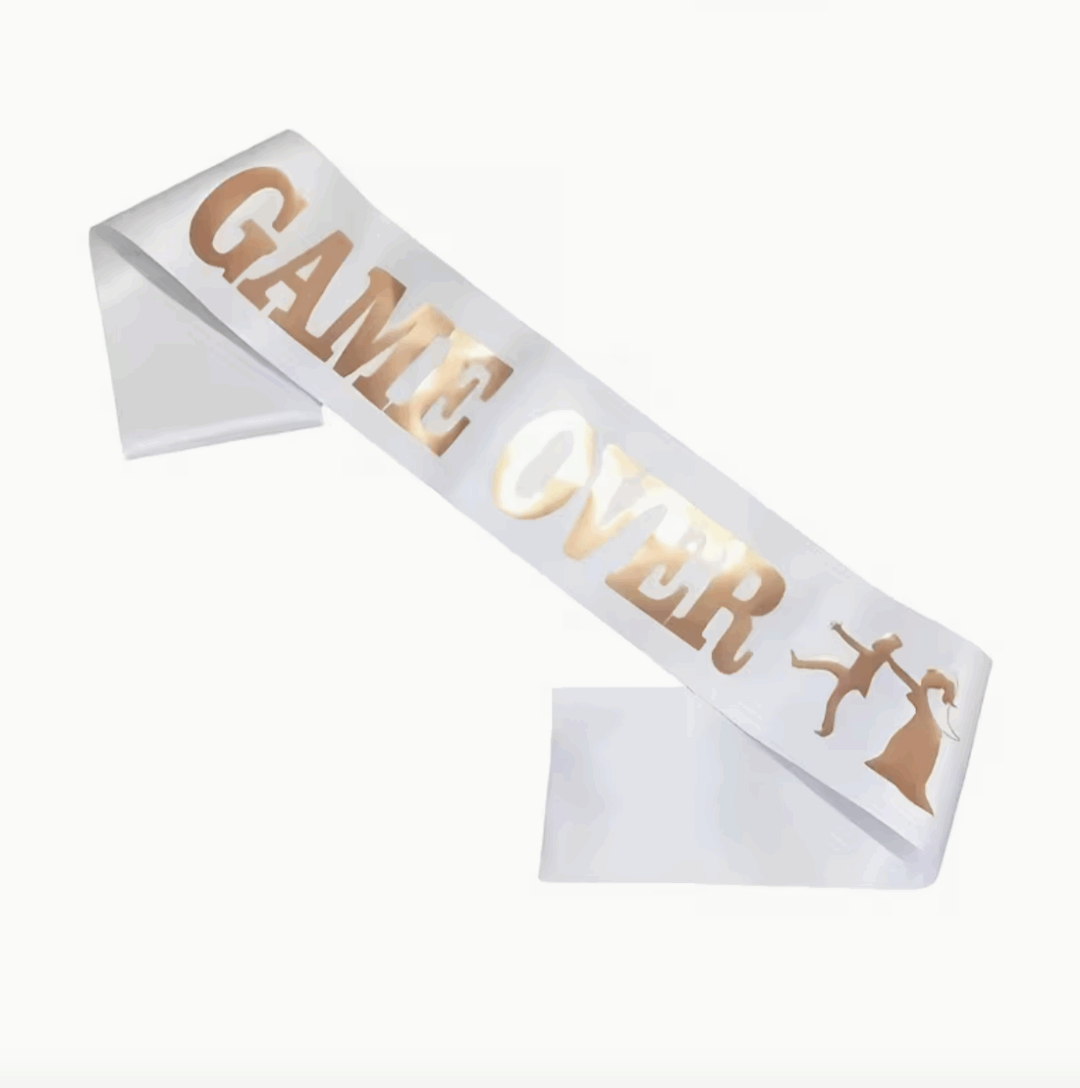 Парти лента „GAME OVER“ за моминско или ергенско парти – 80 см сатен