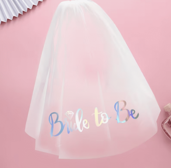 Луксозен воал надпис BRIDE TO BE с холографски ефект