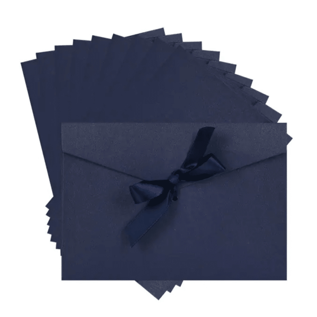 Перлен плик с панделка – стилно решение за пари и пожелания