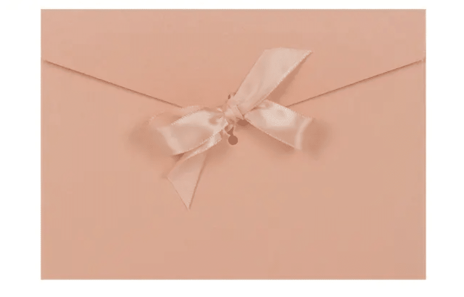 Перлен плик с панделка – стилно решение за пари и пожелания (Копие)
